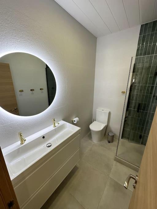 Comfortable In Center With Private Parking Garage *