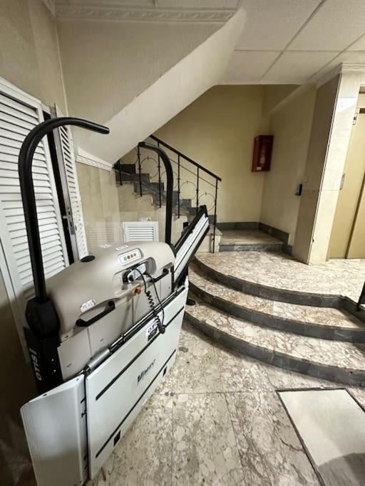Comfortable In Center With Private Parking Garage *
